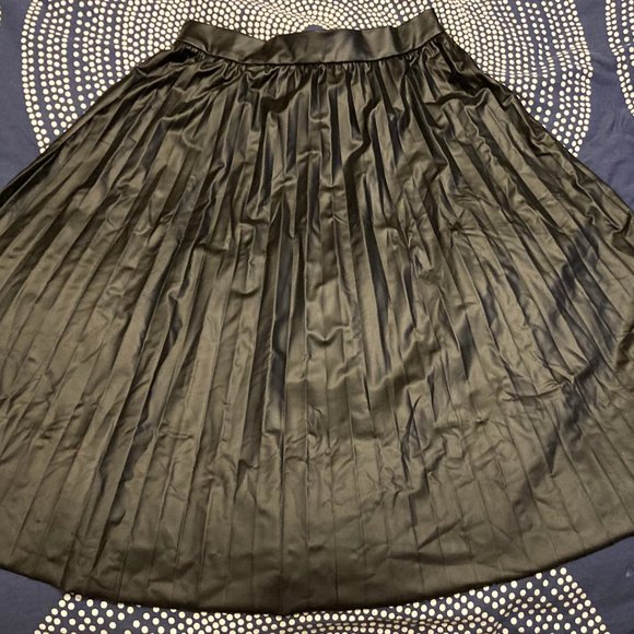 Picture Perfect pleated black faux leather midi skirt-NWT - Picture 2 of 4